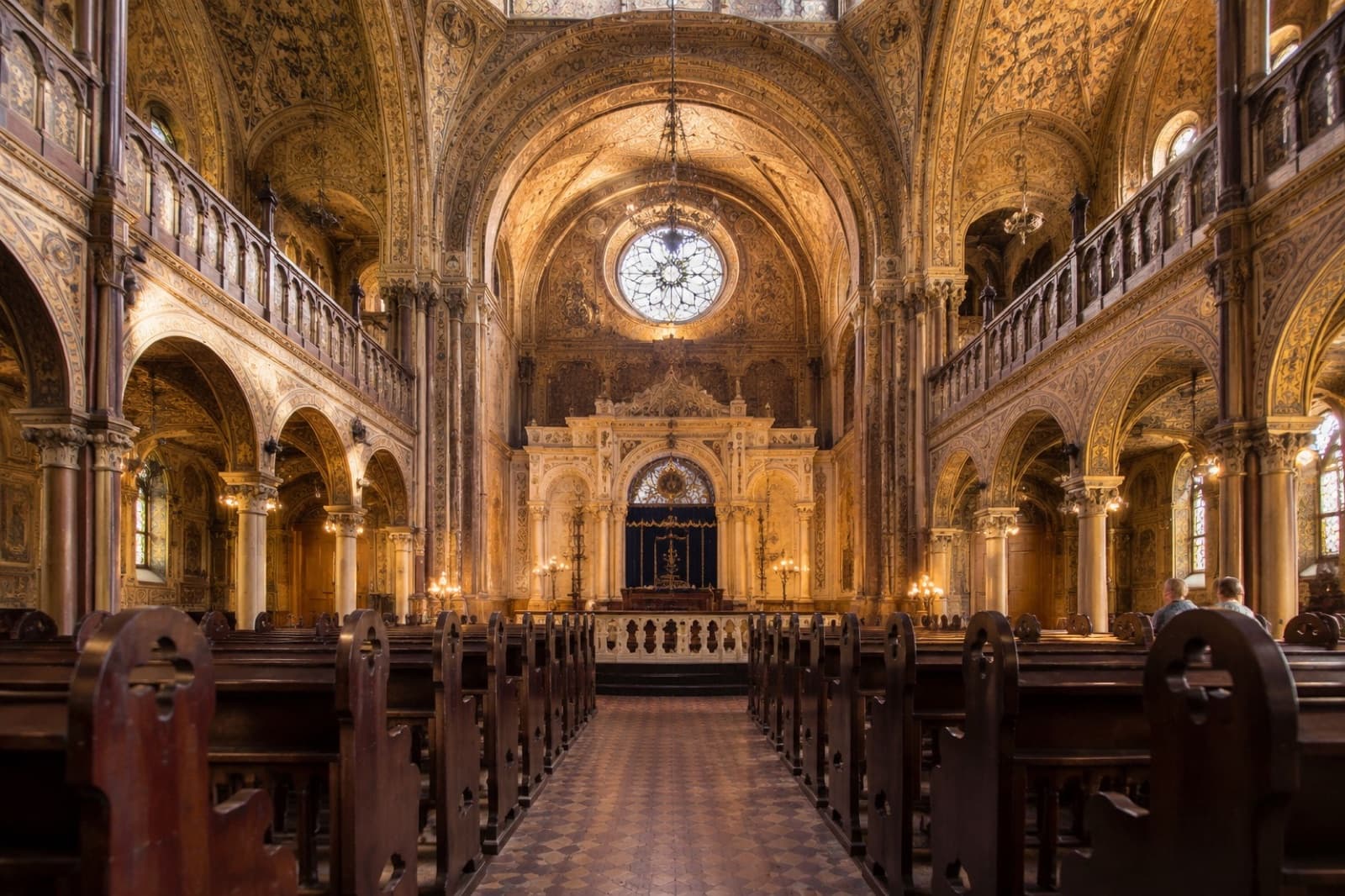 פנים בית כנסת היסטורי